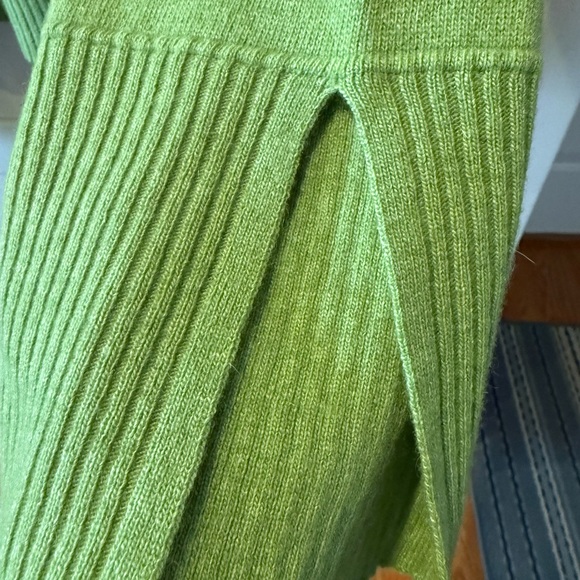 Wool and cashmere Elegant Lime Green Women's Crew Neck Sweater - Picture 3 of 7